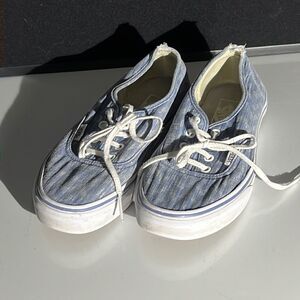 Classic Vans Unisex Blue Jean Style Sneakers - Timeless Style! Size 7.5